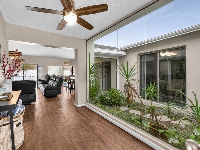 8240 NW 54th St