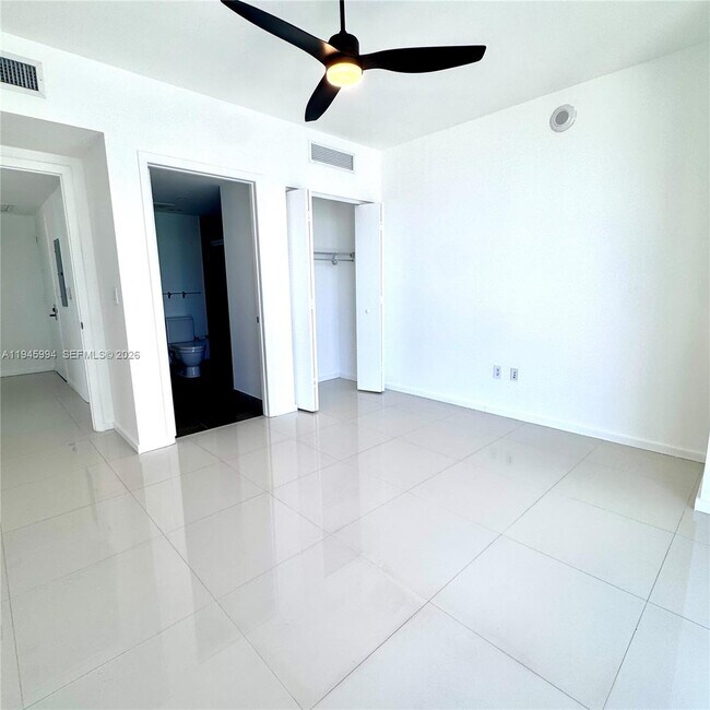Photo - 475 Brickell Ave Unit 4415