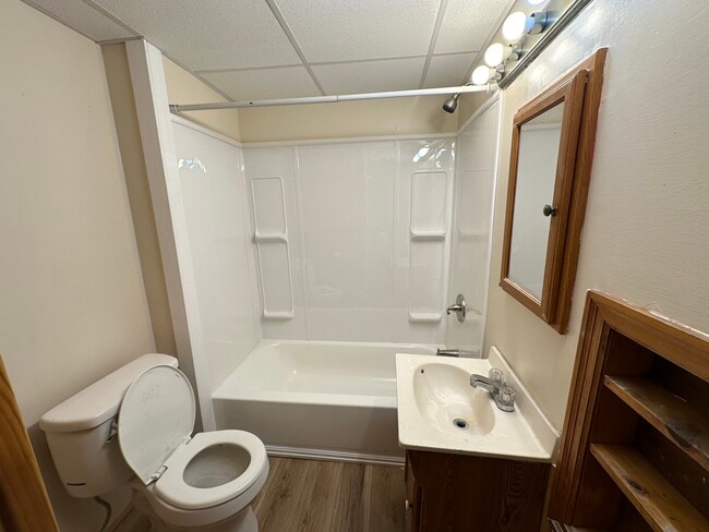 Completely redone bath and surround 11-10-2023 - 119 W Halley St House