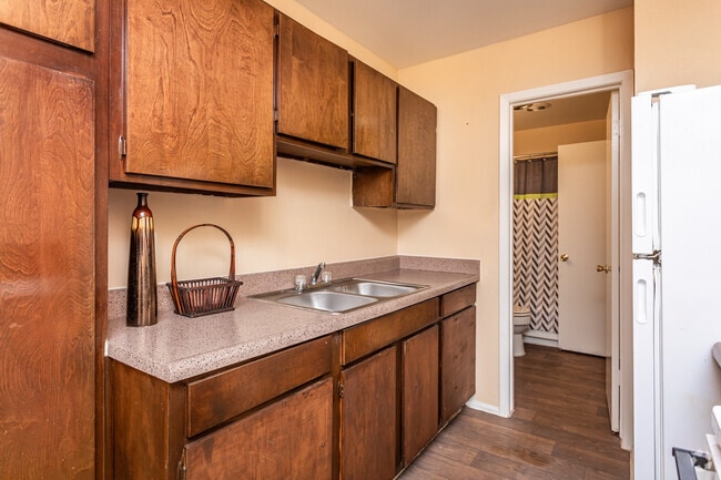 1BR, 1BA - 729SF Kitchen