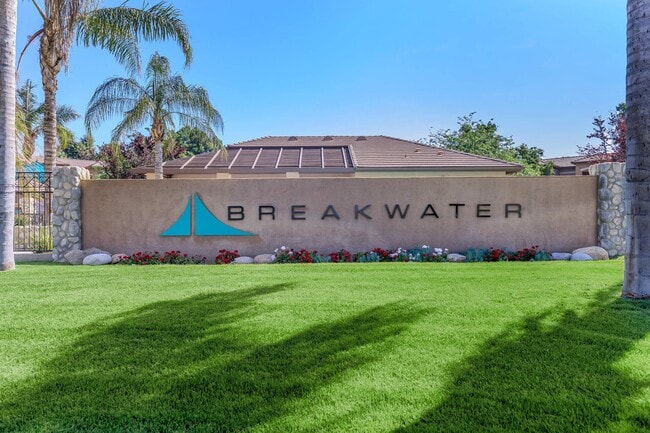 Breakwater Apartments - Breakwater Apartments