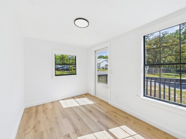 Photo - 412 Church St