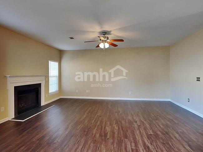 Photo - 124 Barrington Dr