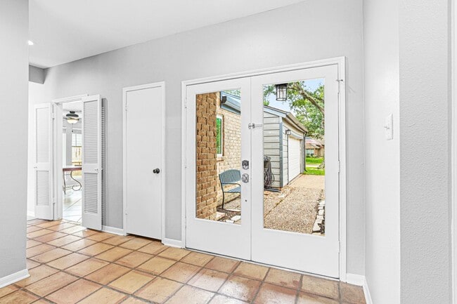 Photo - 1046 Apache Falls Dr