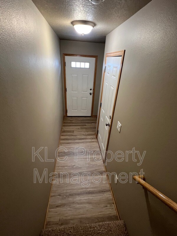 Photo - 1104 Flagstone Ln