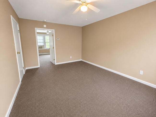 Building Photo - 639 Willis Ave Unit Apartment 2
