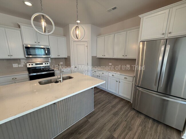 Photo - 206 Solacium Ln