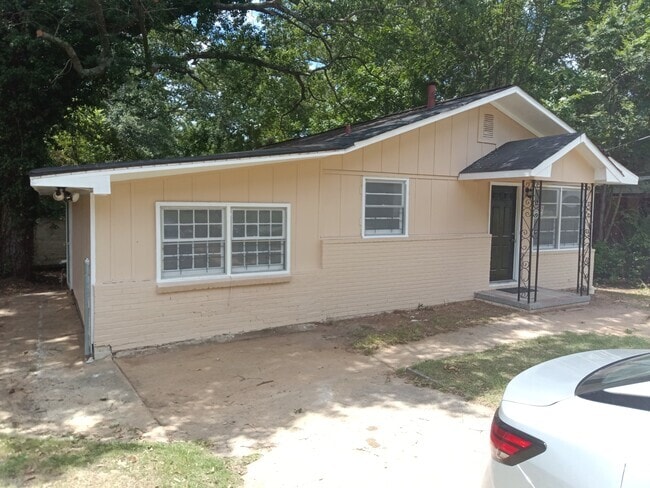 Building Photo - 2939 Urban Ave Rental