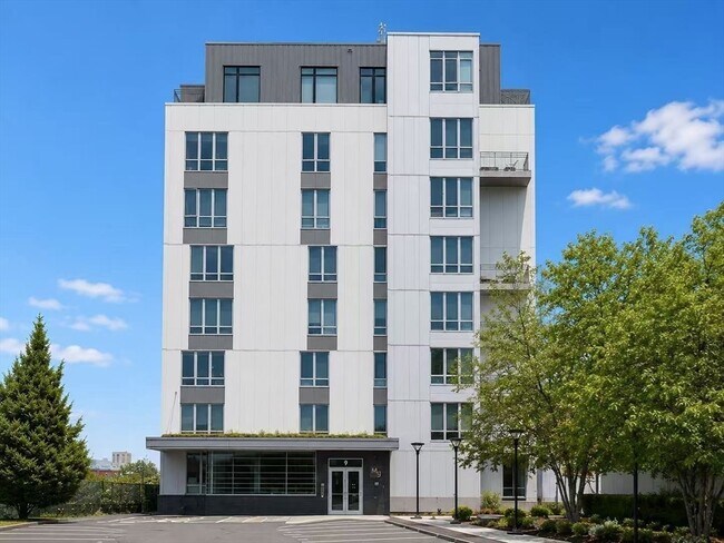 Building Photo - 9 Medford St Unit 410