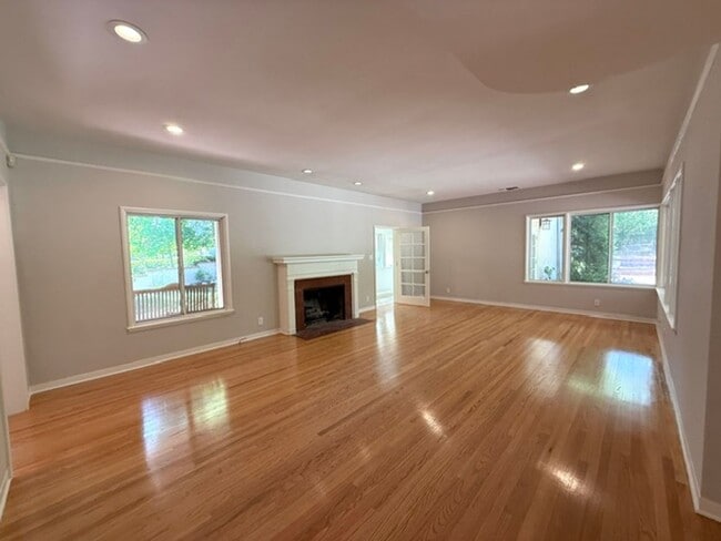 Photo - La Cañada Schools-  Family Home - Natural Hardwood, 2 car attached garage, Central A/C, New Appli...