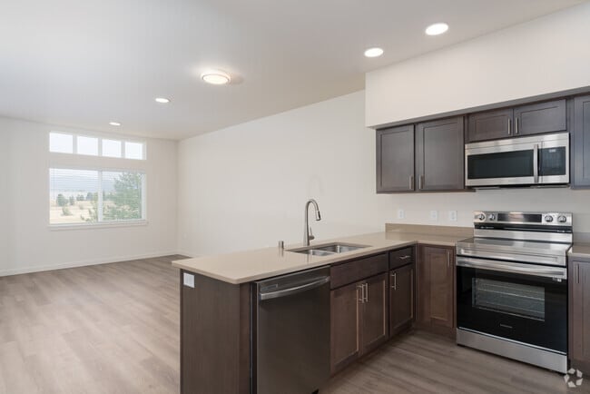 2BR, 2BA - 1250SF - Kitchen