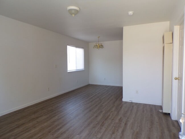 Photo - 285 Dalton St