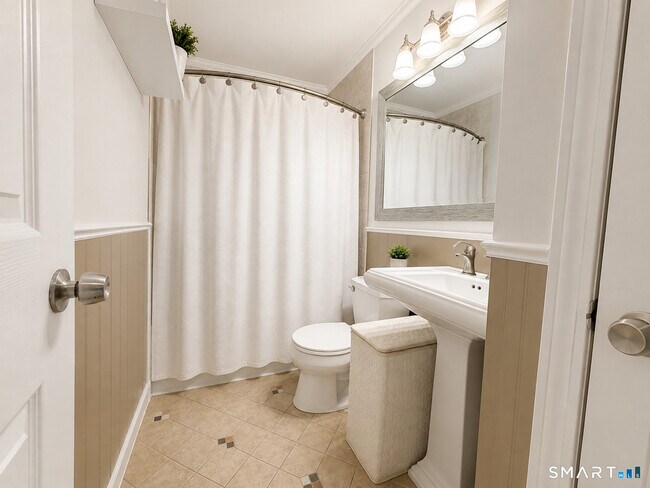 256 Washington Blvd Unit 6