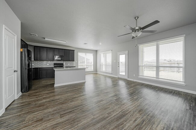 Photo - 624 Hollyhock Dr