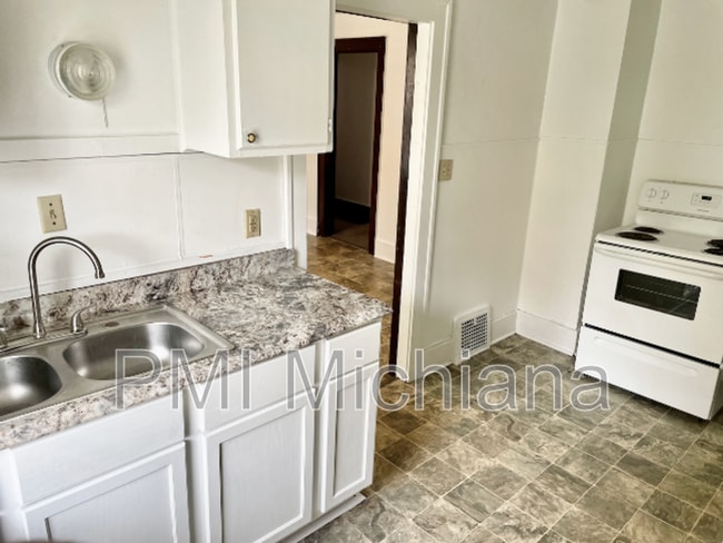 Photo - 1136 King St