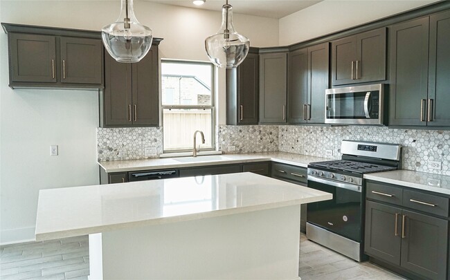 Photo - 7102 Grassland Vis Ln