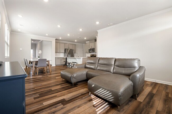 Photo - Spacious End-Unit 4-Bedroom Townhome