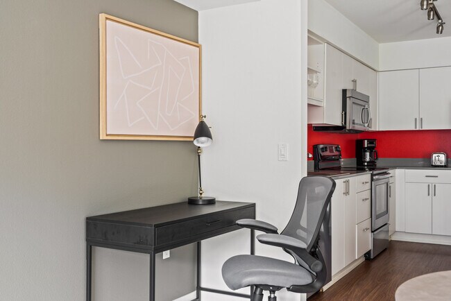 Photo - 330 3rd Ave W Unidad SI FL7-ID3829A