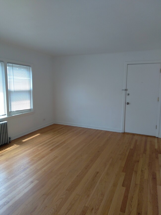 Top Floor Spacious 1-Bed in Fantastic Evan... - Top Floor Spacious 1-Bed in Fantastic Evan... Apartment Unit 2