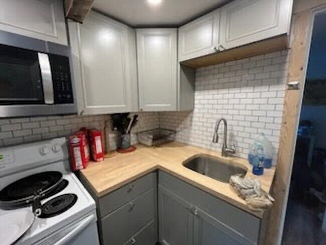 Building Photo - 407 S 10th Ave Rental