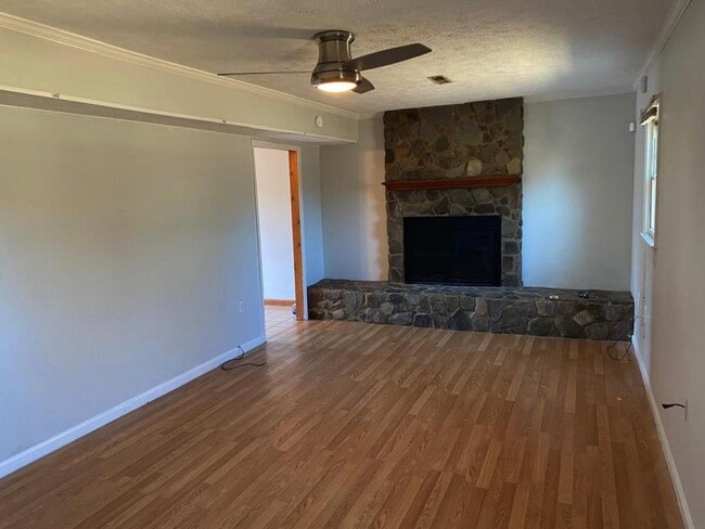 Photo - 303 Beeler Ave