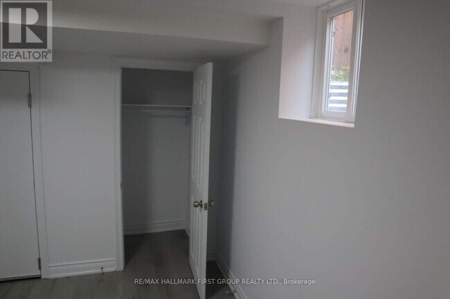 Photo - 1627 Baggins St