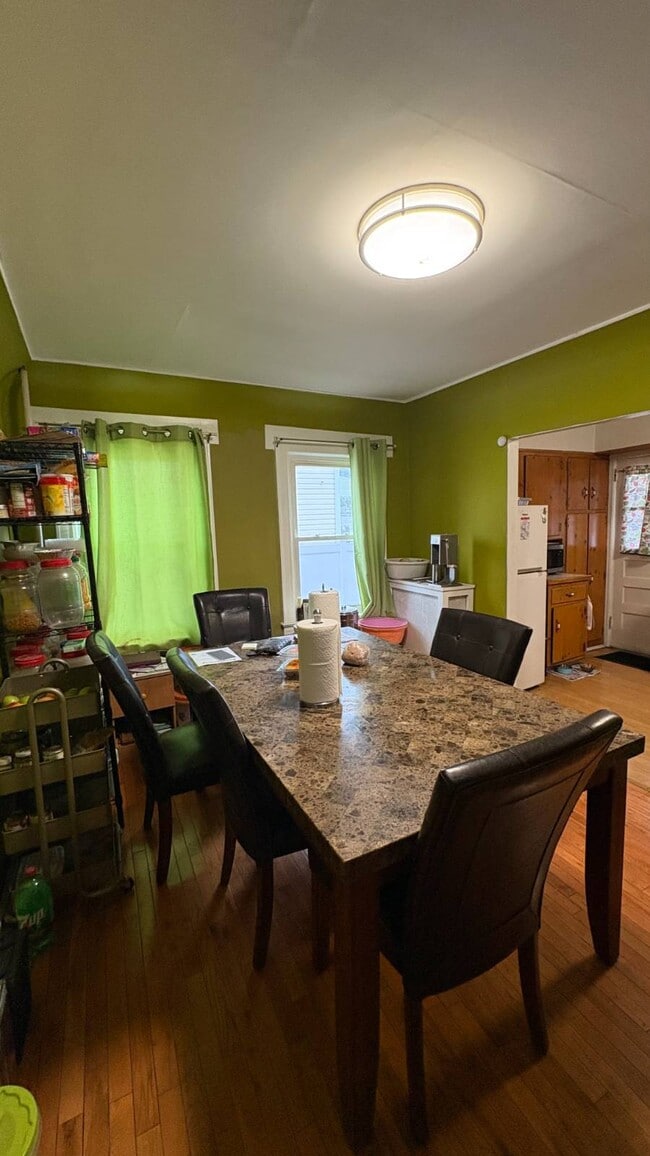 Photo - 85-37 264th St