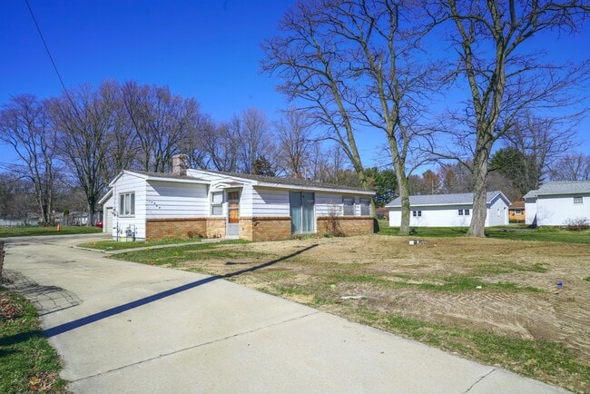 Building Photo - 17069 State Road 23 Rental