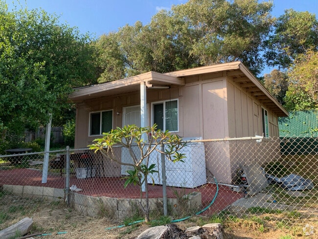 Building Photo - 3700 Linda Vista Dr Rental