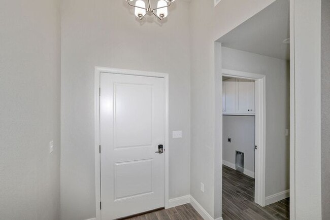 Photo - 7616 Woodford Ave