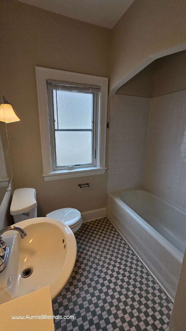 Photo - 2 bedroom 1 bath main level with office and porch. Unit 1