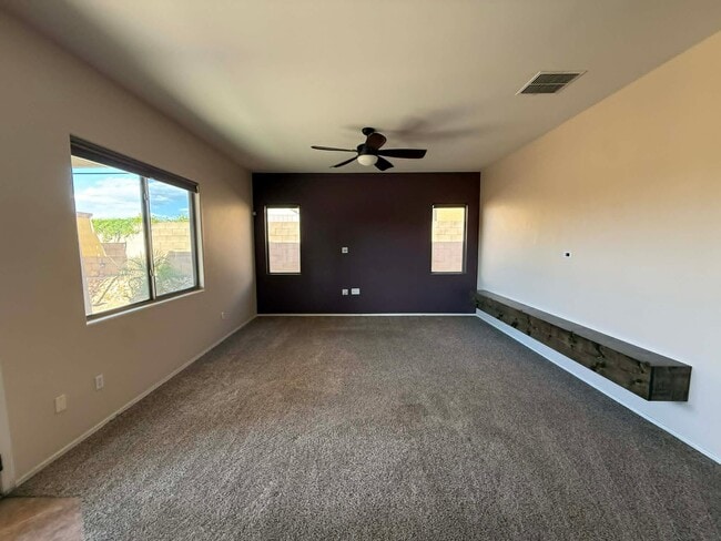 Photo - 538 W Chatfield St