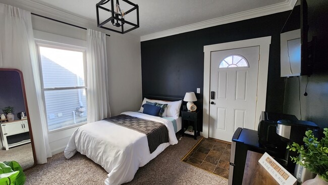 Photo - 528 University Ave