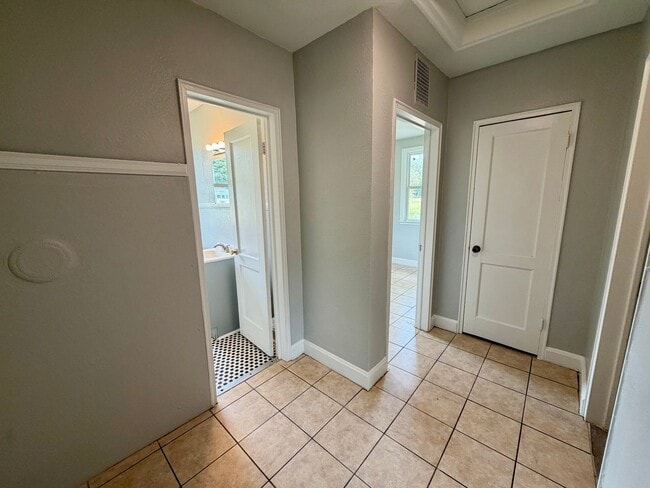 Photo - 704 Miller Rd Unidad 704 B