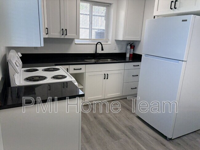 Photo - 3665 Christine St