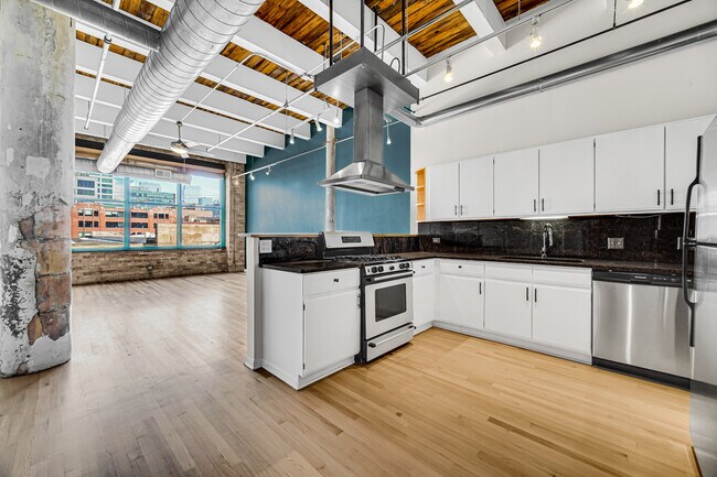 Photo - 312 N May St Unit 2C