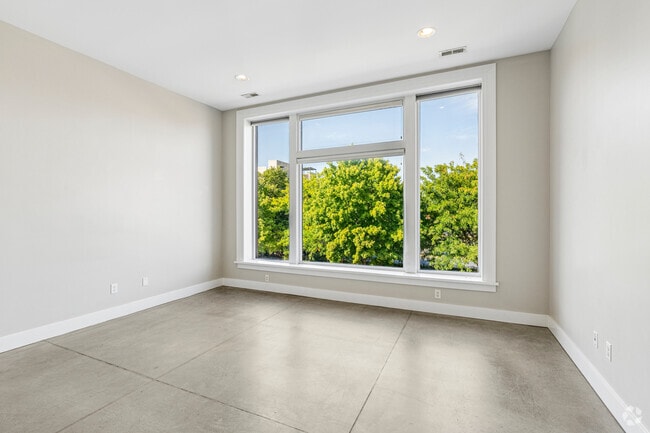 2BR, 2BA - 1,095SF - Living Room
