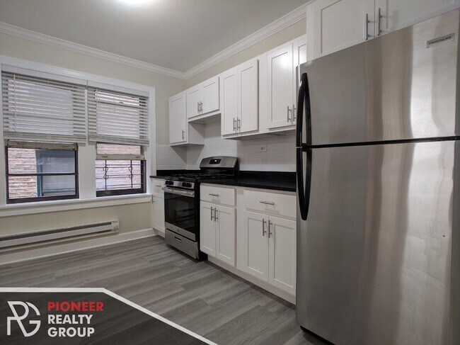 Photo - 839 W Cornelia Ave Unit 837.5-1N