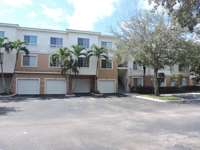 Building Photo - 7305 Myrtlewood Cir W Unit 7305 Rental