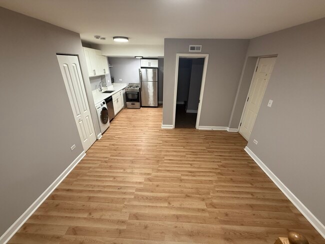 Photo - 6954 N Greenview Ave Unit 100