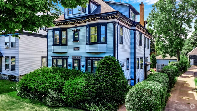 585 W Ferry st. - 585 W Ferry St Rental