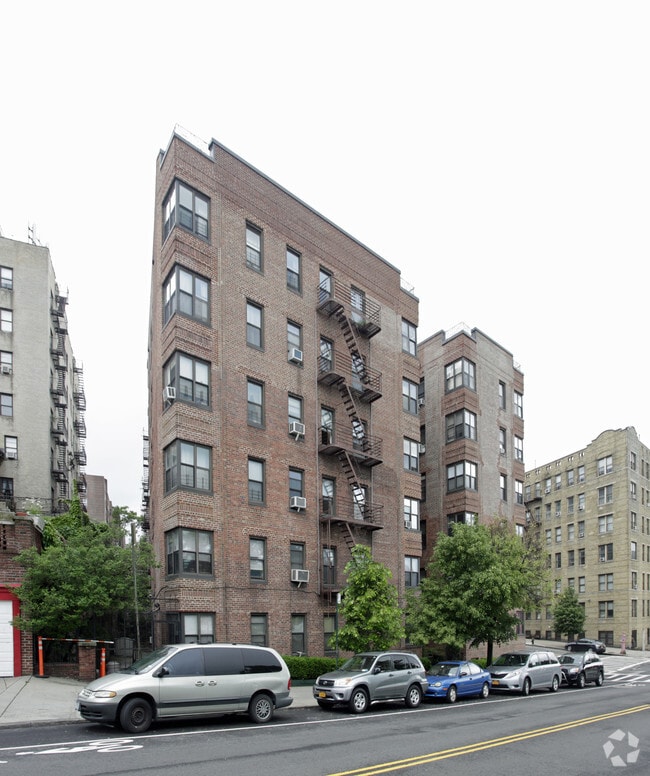 560 W 218th St