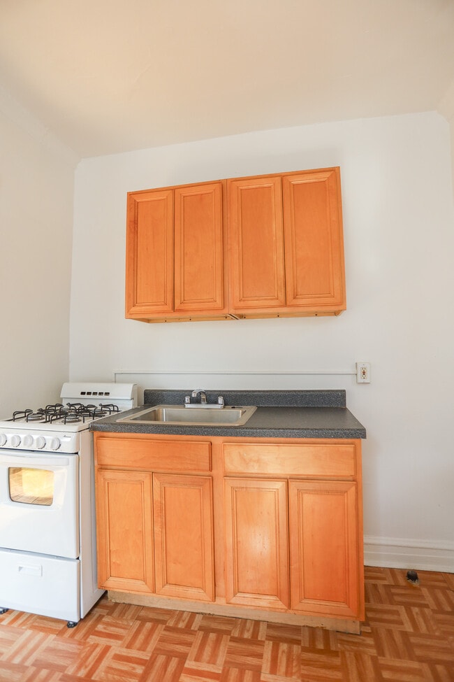 Building Photo - 3349 W Ainslie St Unit #1D Rental