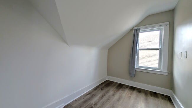 Photo - 1580 Dufferin Pl