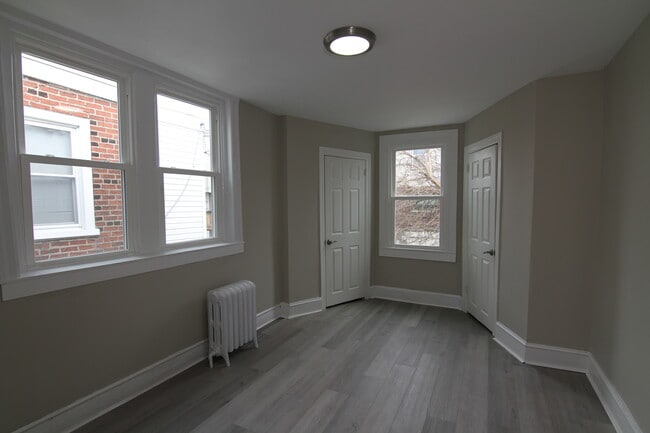 Building Photo - 104 S 51st St Unit 2nd Floor B