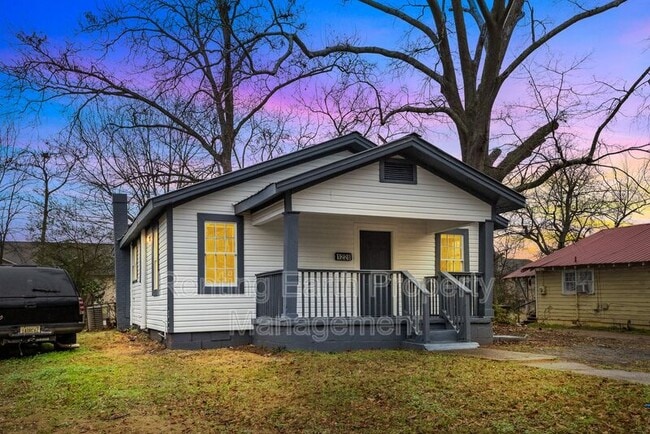 Building Photo - 1228 19th Pl SW