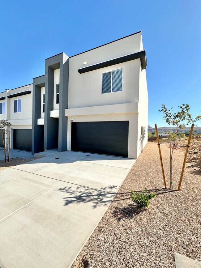 Photo - PET FRIENDLY!! HURRICANE TOWNHOME! END UNIT!