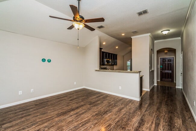 Photo - 413 Brahma St