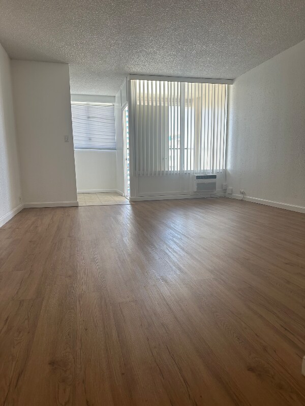 Photo - 747 Amana St Unidad 1920