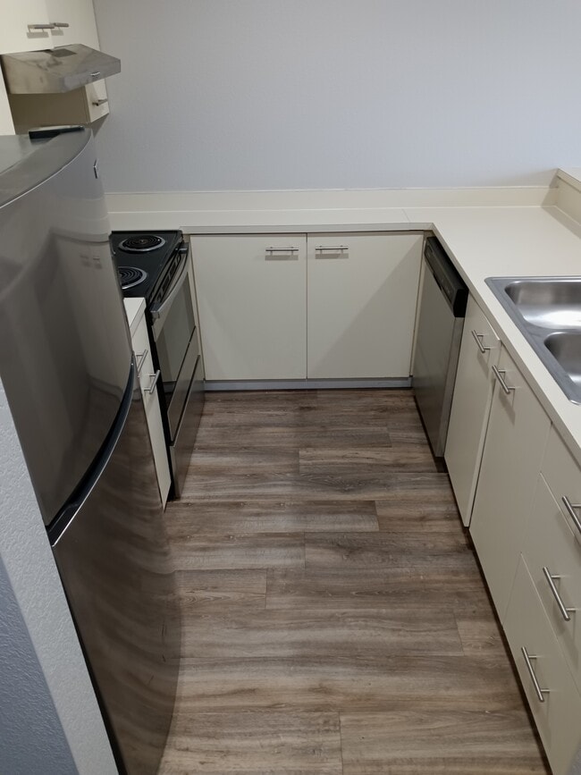 Photo - Plaza Apartments